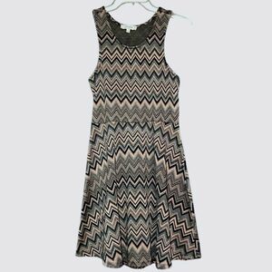 Umgee Sleeveless Chevron Fit and Flare Mini Dress in Black/Tan/Grey Women’s L